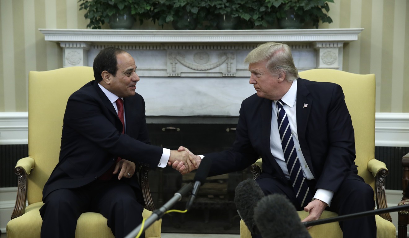 US President Donald Trump shakes hands with Egyptian President Abdel Fattah al-Sisi in the Oval Office of the White House. Photo: AP