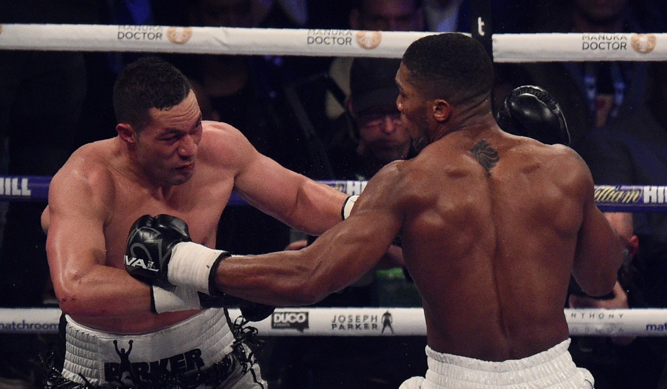 Anthony Joshua measures Joseph Parker in the 12th and final round of their heavyweight unification title bout. Photo: AFP