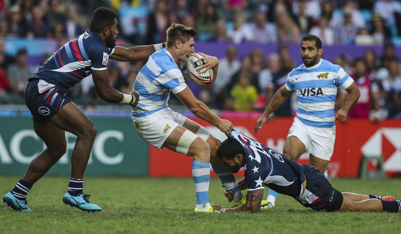 Argentina’s Matias Osadczuk (centre) is brought down by USA players in the Plate final. Photo: Winson Wong