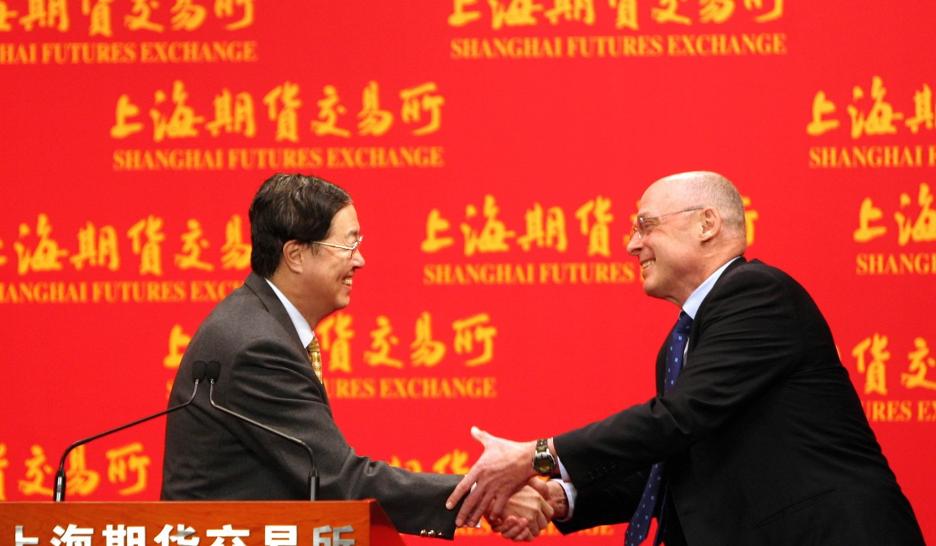 Former US treasury secretary Henry Paulson (right) is greeted by Zhou Xiaochuan, governor of the People's Bank of China, before delivering a speech in 2007. Photo: Xinhua