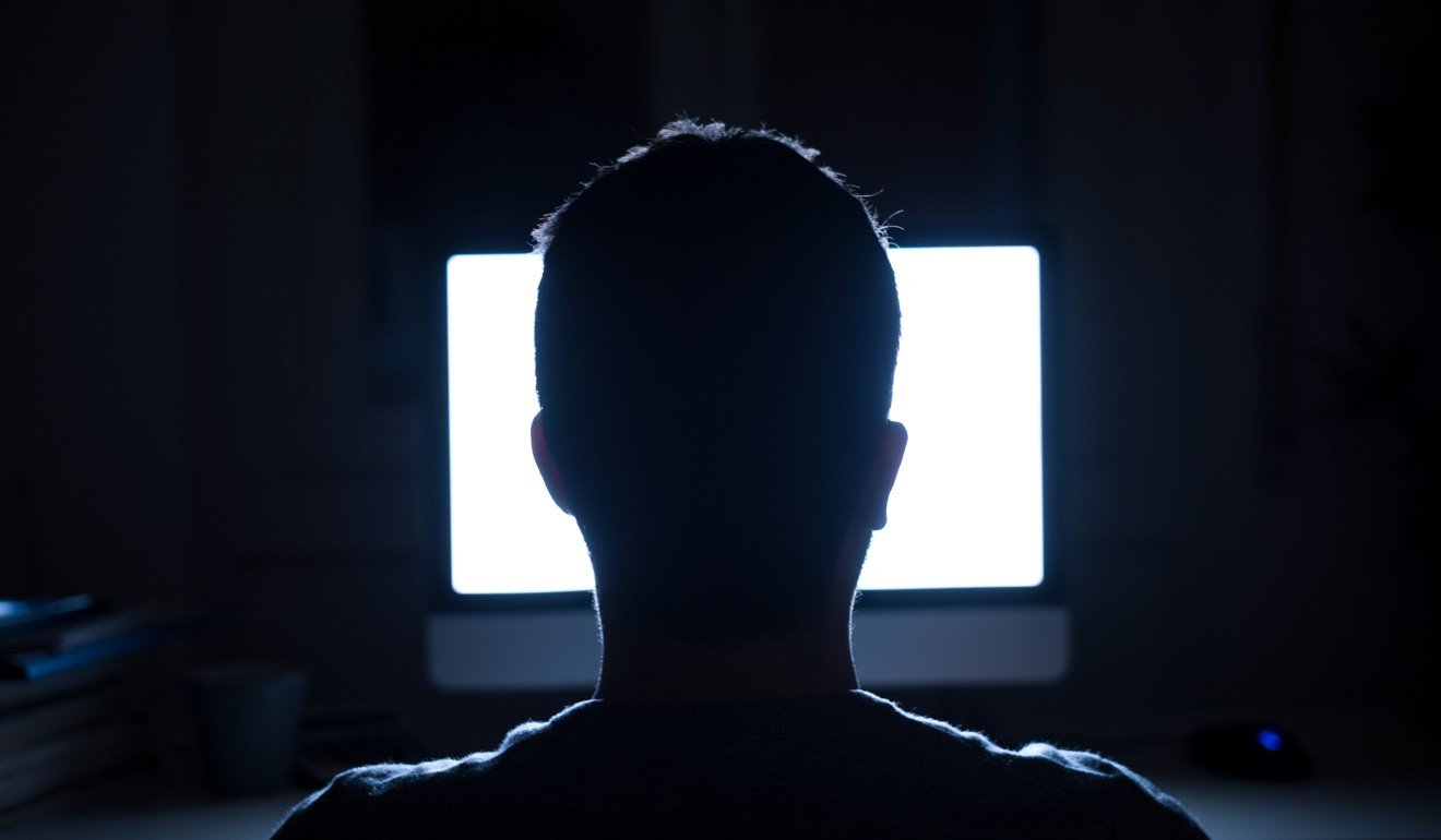 Rest your eyes regularly when looking at a computer screen and try to avoid using it in the dark or before you sleep. Photo: Shutterstock