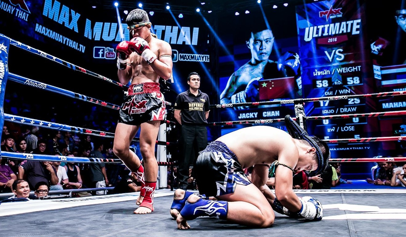 Puangngoen  drops to his knees after a fight goes against him. Photo: Max Muay Thai