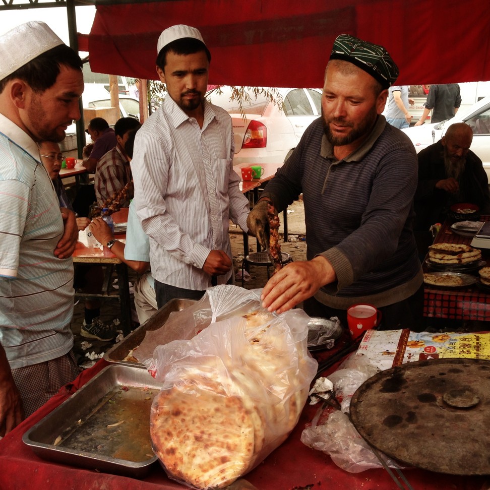 A Uygur food stand in Hotan, Xinjiang. Naan bread is served extra large in the region. Photo: Simon Song