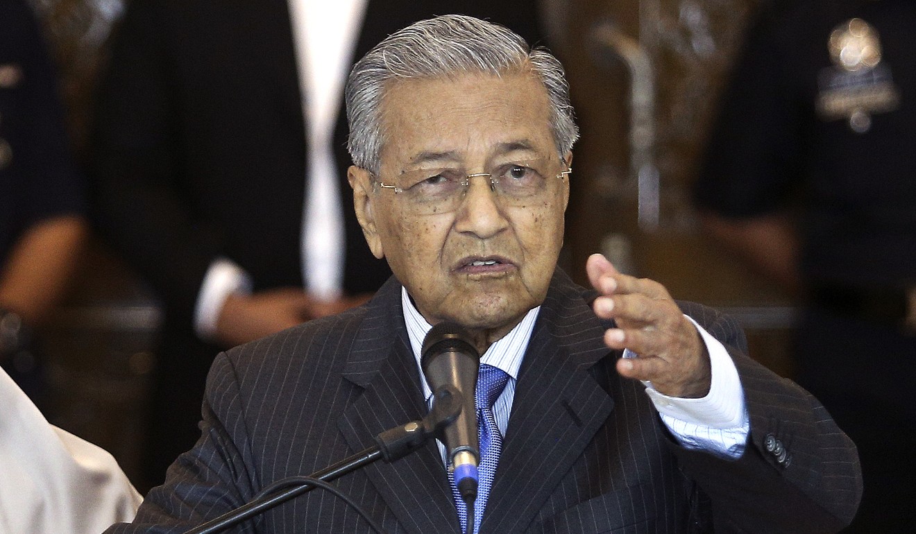 Prime Minister Mahathir Mohamad said Malaysia may revoke the death sentence on fugitive policeman Sirul Azhar Umar, who was convicted in the 2006 murder of a Mongolian model, to facilitate his extradition from Australia. Photo: AP