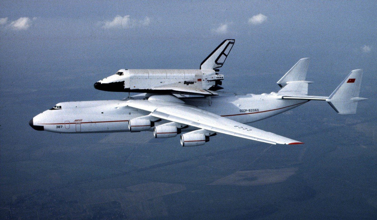 A Ukraine-made heavy cargo AN-225 aircraft carrying a Soviet-designed Buran space shuttle in 1989. Photo: AP