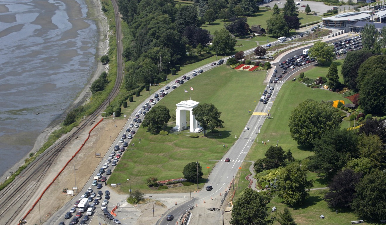 Cars line-up heading into the United States at left and into Canada at right adjacent to Boundary Bay at a border crossing at Blaine, Washington in 2009. Cedella Roman says she was apprehended on a beach south of White Rock, British Columbia, which would be near this border crossing. Photo: AP