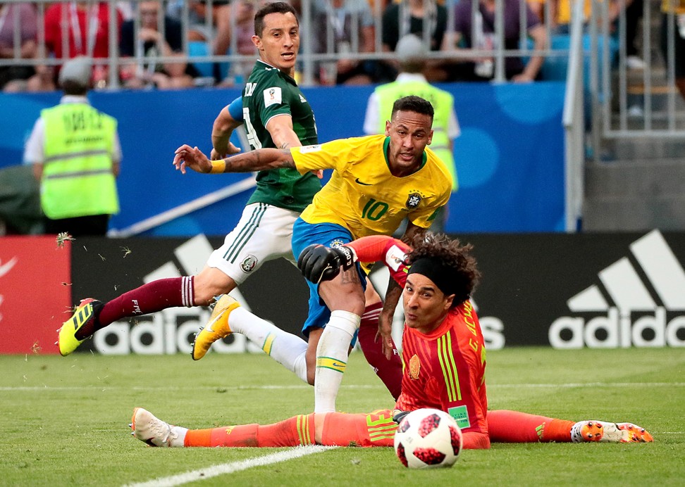 Neymar crosses for Roberto Firmino to make it 2-0 against Mexico. Photo: EPA