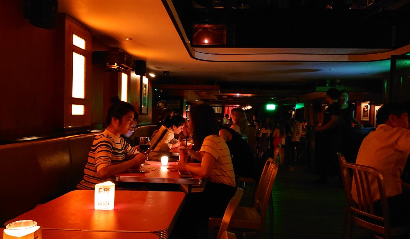 A dimly lit bar shot using the Sony Xperia XZ2 Premium. Photo: Ben Sin