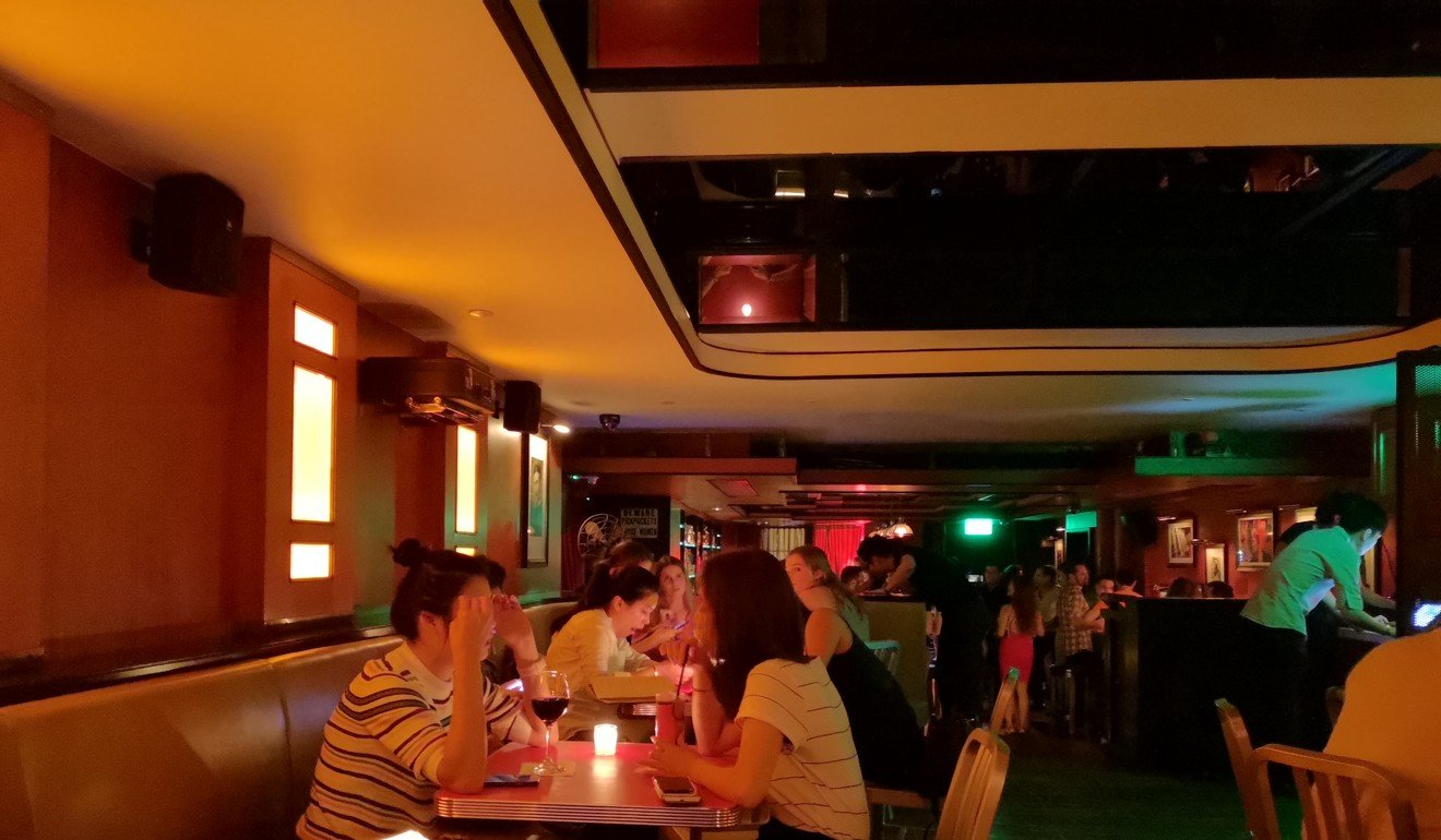 The same bar shot using the Huawei P20 Pro, which draws in more light. Photo: Ben Sin