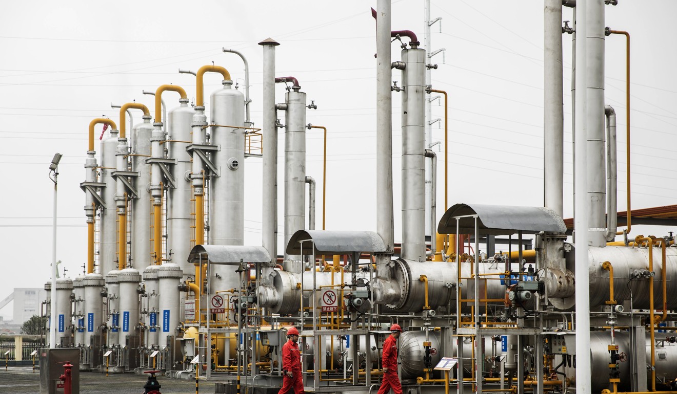Employees walk through a shale gas collection and transfer facility operated by Sinopec in Jiaoshiba. Photo: Bloomberg