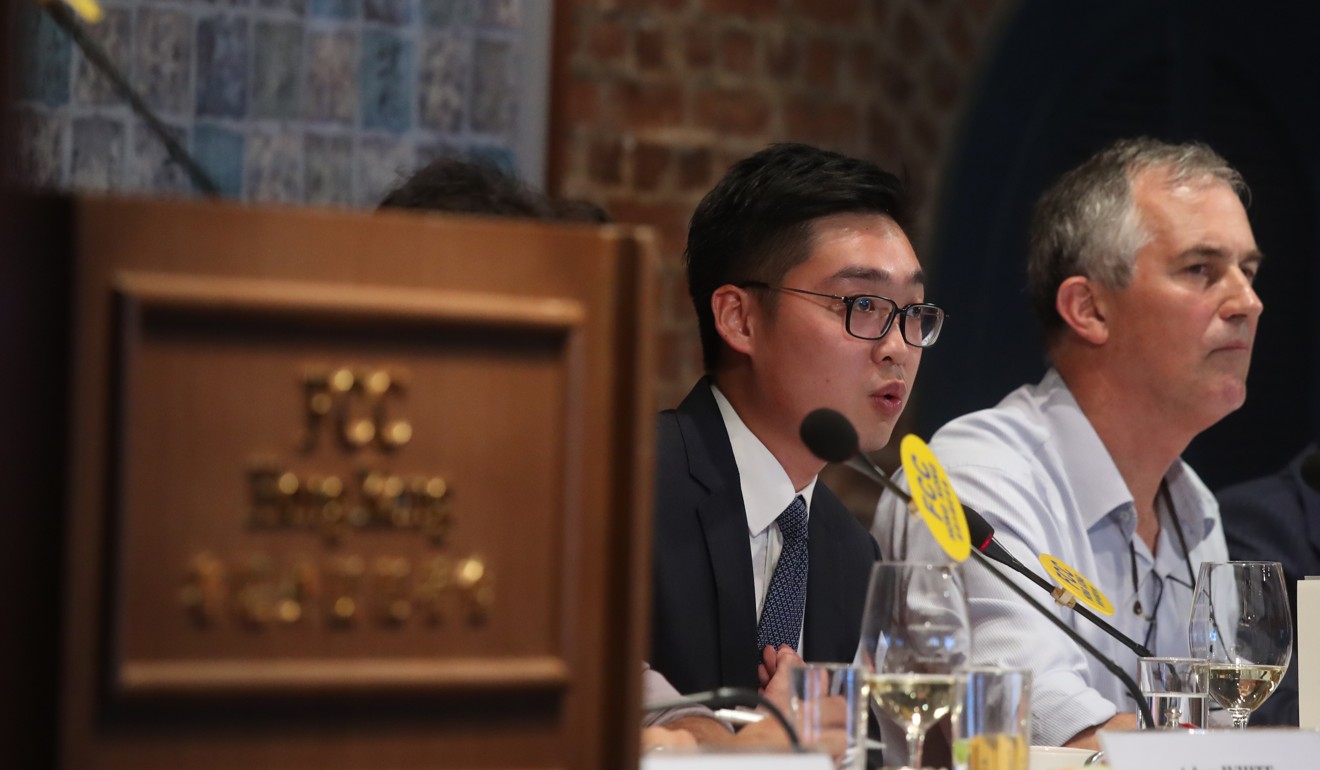 Victor Mallet (right) hosting Andy Chan (left) at the Foreign Correspondents’ Club. Photo: K.Y. Cheng