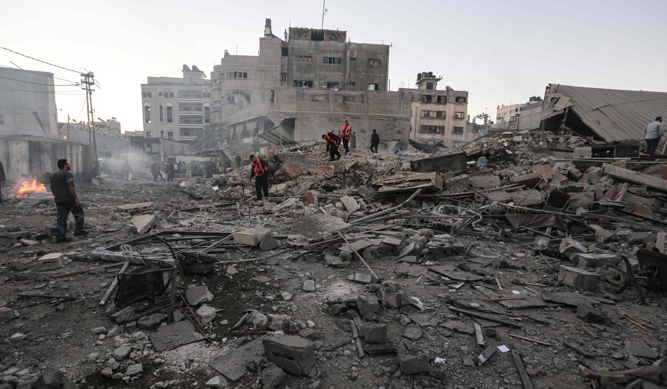 Palestinians search through the rubble of a building after an Israeli bombing of Gaza City on October 27, 2018. Photo: AFP