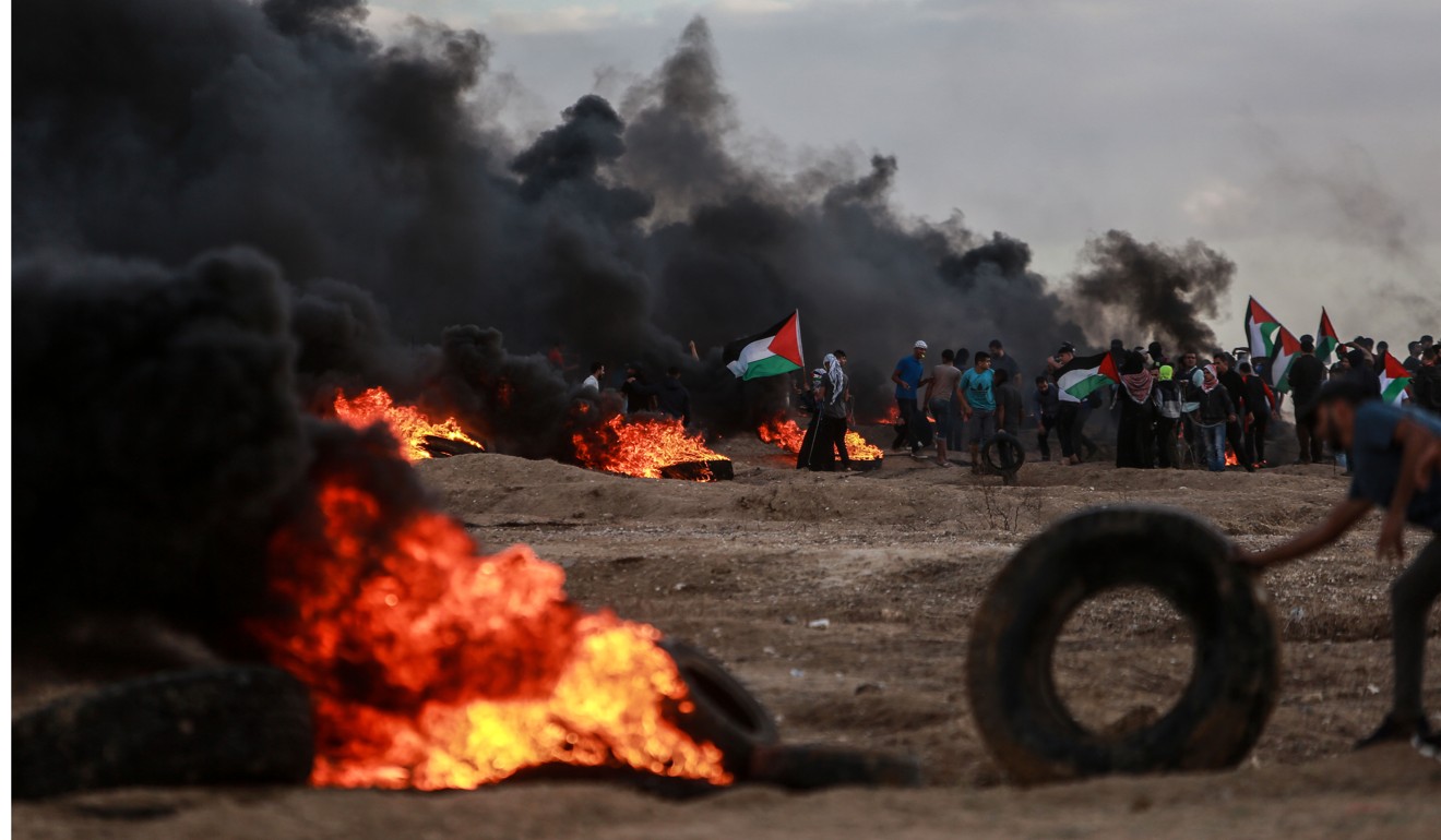 Palestinian protesters clash with Israeli soldiers on the Gaza-Israel border on October 26, 2018. Photo: Xinhua