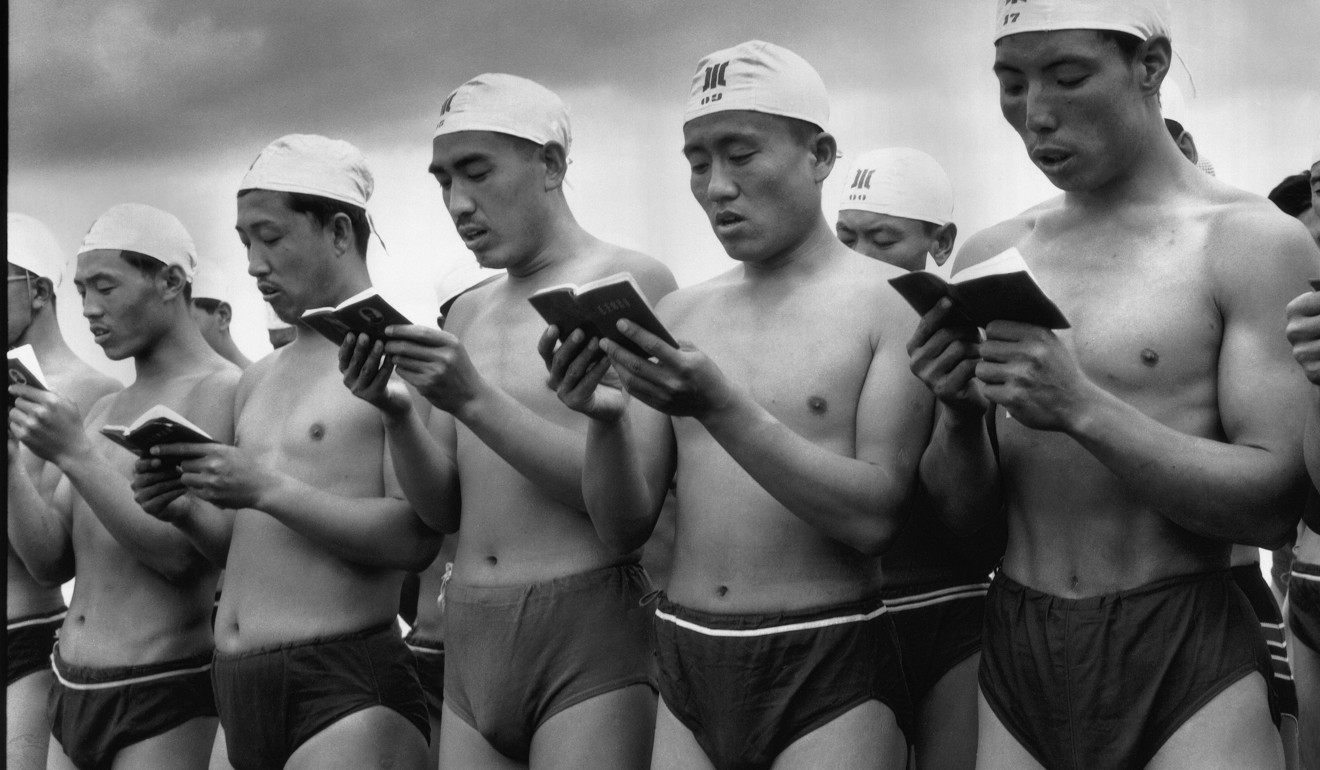 Swimmers read “Mao Zedong’s thoughts” as they prepare to plunge into the Songhua River to commemorate the second anniversary of Mao’s swim in the Yangtze in July 1968. Photo: Li Zhensheng (The Chinese University Press)