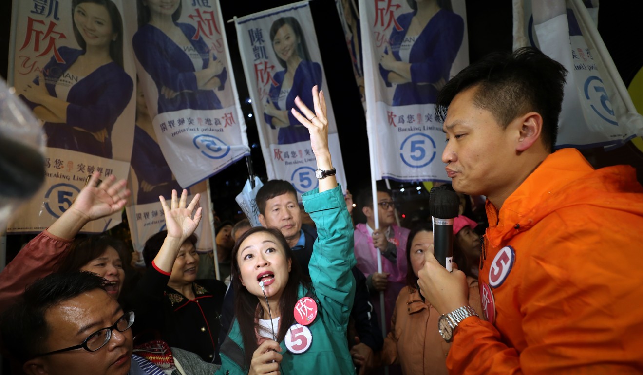 Chan Hoi-yan (centre) campaigns with lawmaker Vincent Cheng in Shek Kip Mei. Photo: Edward Wong