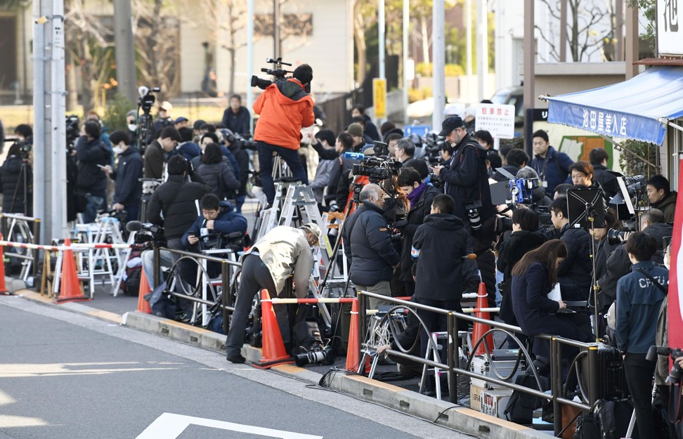 The media gathering in front of the Tokyo detention center where Carlos Ghosn, the ousted Nissan Motor chairman, is being held in custody following his November 19 for alleged financial misconduct. Photo: Kyodo