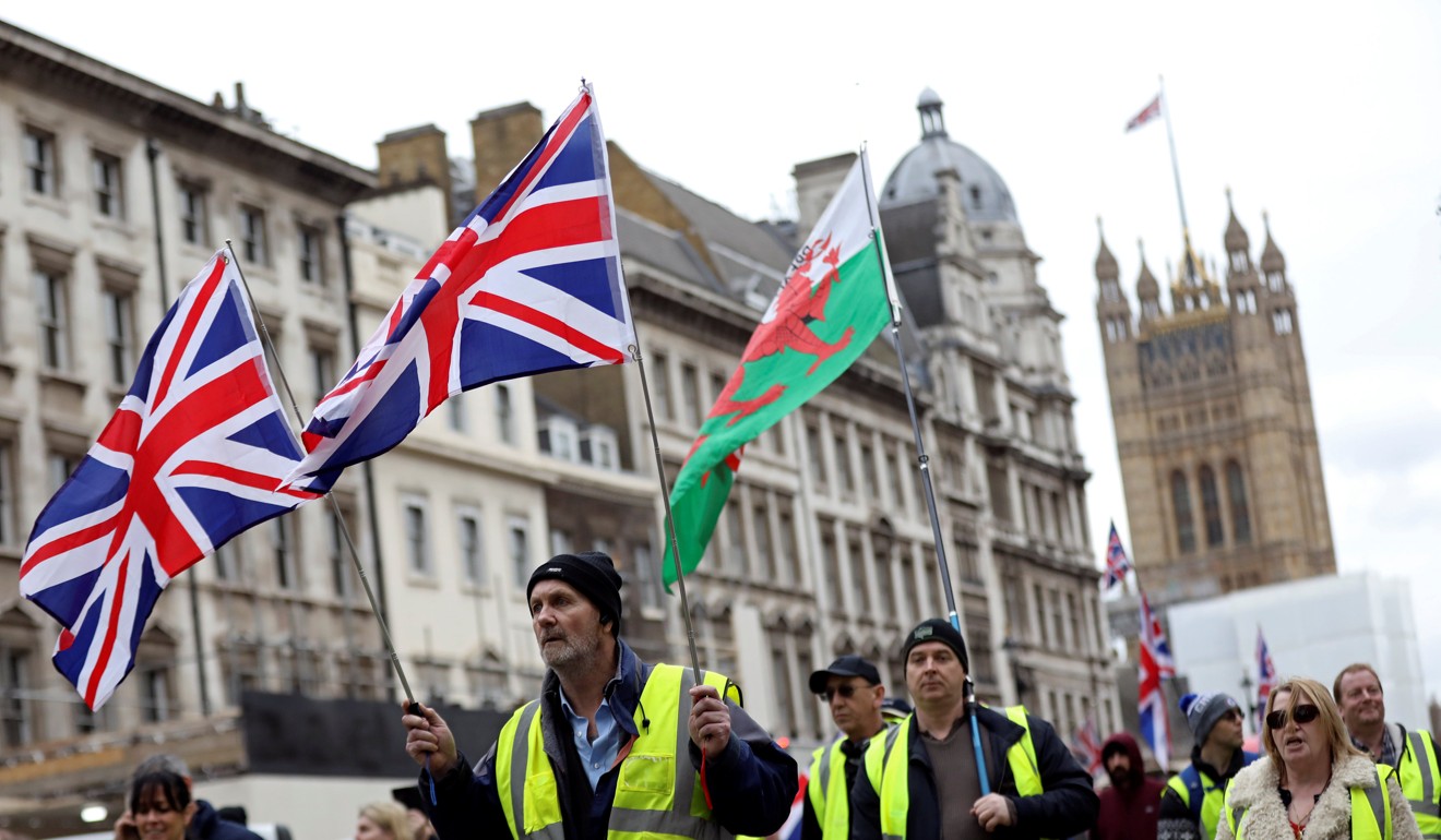 Protesters wearing yellow vests participate in a pro-Brexit demonstration march in central London, Britain January 12, 2019. Photo: Reuters