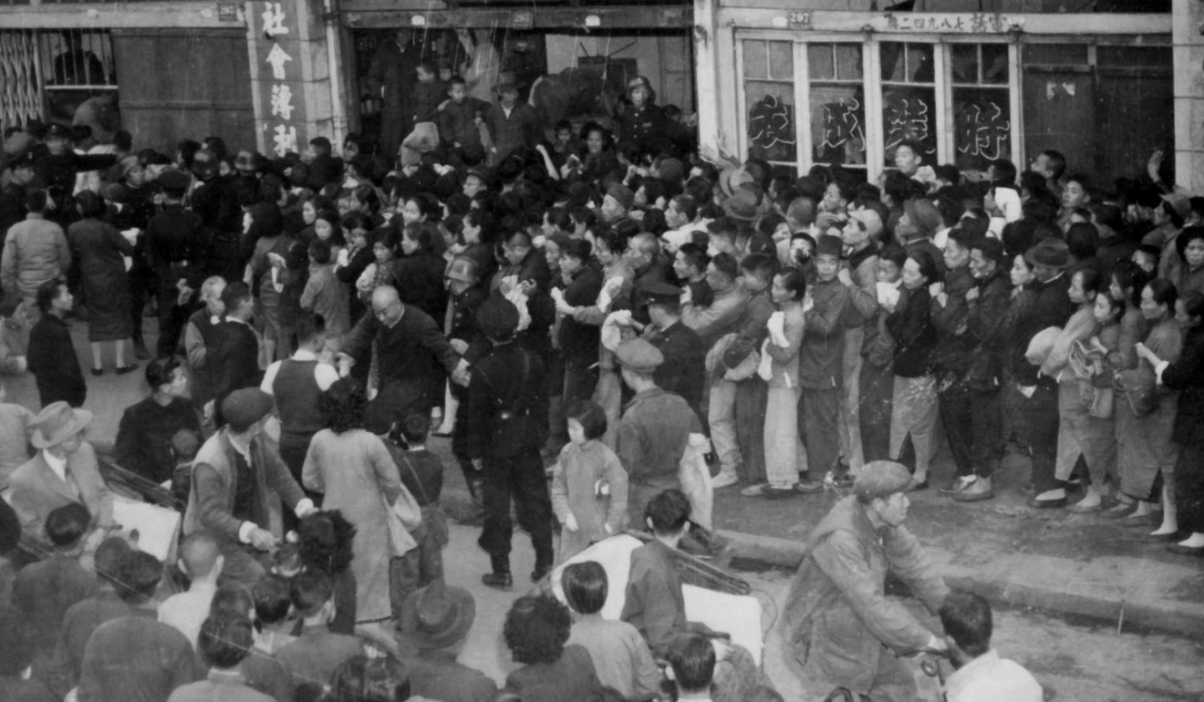 Crowds mill in front of a rice store in Shanghai in November 1948 as Communist forces closed in on the city. Picture: Keystone-Sygma