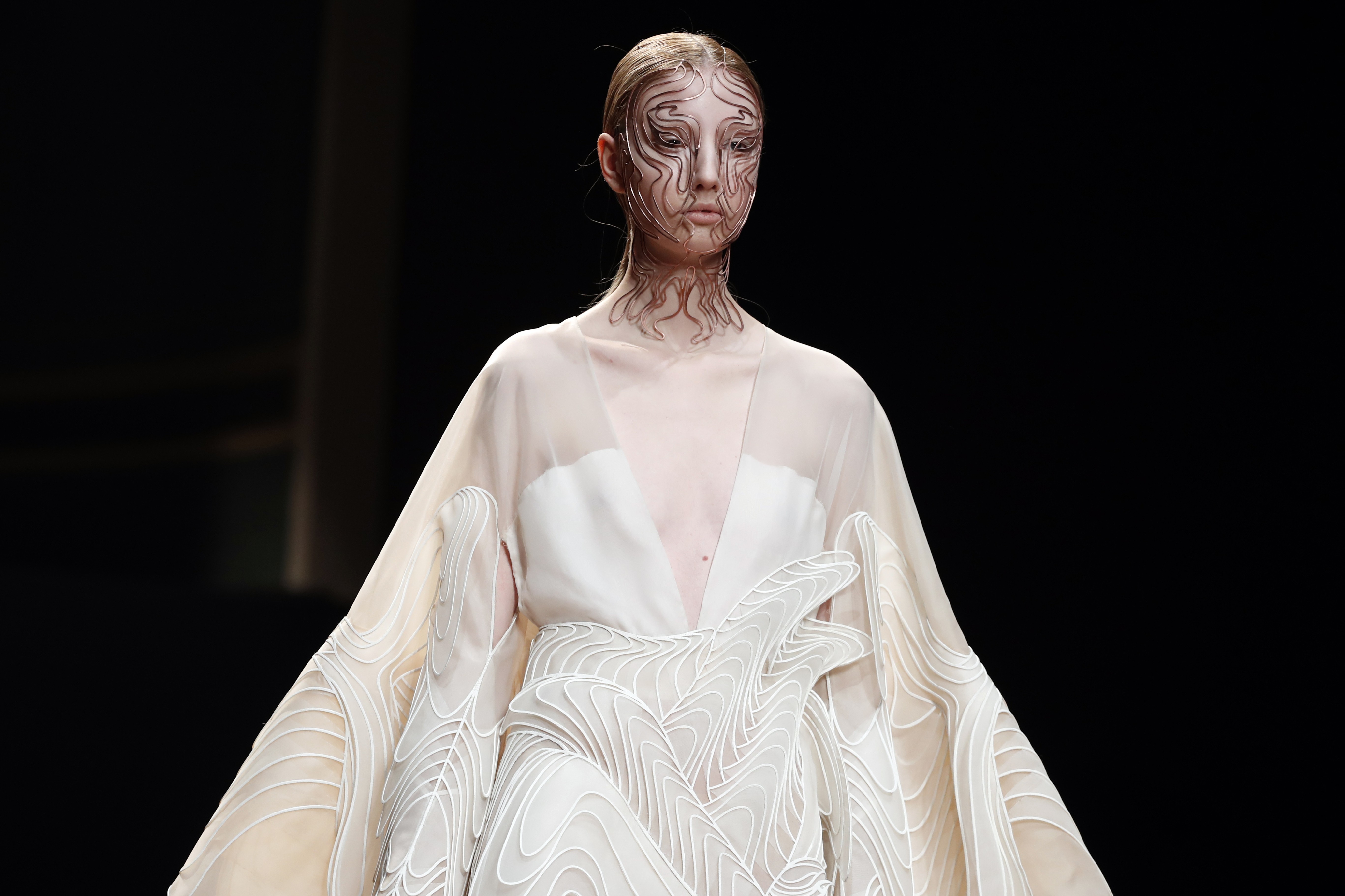 Paris Fashion Week: Iris van Herpen’s ‘flowing paint’ gowns and Ralph ...