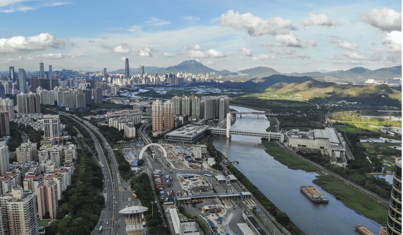 The border between Shenzhen (left) and Hong Kong. Photo: Roy Issa