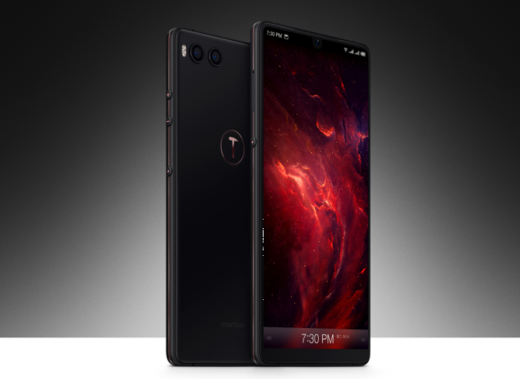Smartisan R1 has a fingerprint sensor on the back, integrated with the company’s signature hammer logo. (Picture: Smartisan)