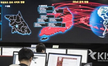 South Korean cybersecurity workers monitor possible ransomware attacks, Photo: AP