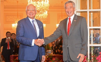 Malaysian Prime Minister Najib Razak with Singaporean counterpart Lee Hsien Loong. Photo: Xinhua Malaysian Prime Minister Najib Razak with Singaporean counterpart Lee Hsien Loong. Photo: Xinhua