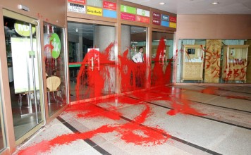 The rear entrance of the Standard Chartered Bank Building, in Central, was daubed with red paint in 2005, allegedly by debt collectors chasing payment from an employee of the bank.