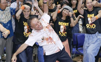 Japanese legislator Denny Tamaki celebrates his victory, dancing with supporters in the election for Okinawa governor in Naha city, where he defeated a ruling-party-backed candidate supported by Japanese PM Shinzo Abe. Photo: AP