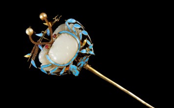 Lavishly illustrated volume lifts the veil on life in the Forbidden City by looking at the robes, jewellery, and accessories empresses wore and the sensuous paintings that adorned their walls