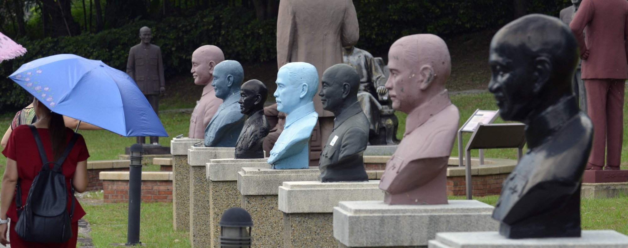 Statues of Chiang Kai-shek. Photo: AFP