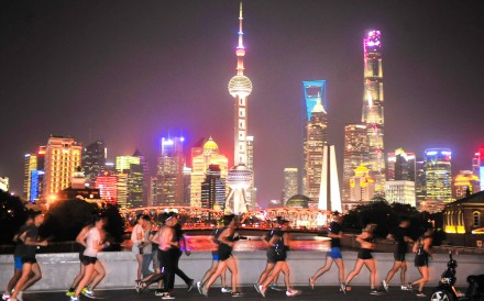 This photo taken on July 28, 2017 shows people running at night in Shanghai. Photo: AFP This photo taken on July 28, 2017 shows people running at night in Shanghai. Photo: AFP