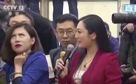 China Business News reporter Liang Xiangyi (left) rolls her eyes at another journalist’s question. Photo: CCTV