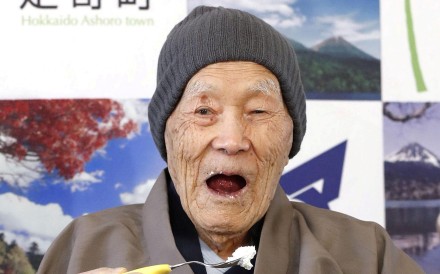 Japanese Masazo Nonaka, who was born 112 years and 259 days ago, eats his favourite cake. Photo: Kyodo