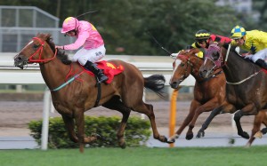 Race 10, Sun Jewellery, ridden by Ryan Moore, won the Hong Kong Classic Mile (HK Group 1, 1600m) at Sha Tin. 24JAN16