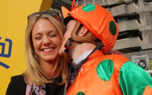 Race 6, Ho Lee Horse, ridden by Chad Schofield, won the class 4 over 1650m(all weather track) at Sha Tin on 14Feb16. Chad Schofield kiss his gril friend.