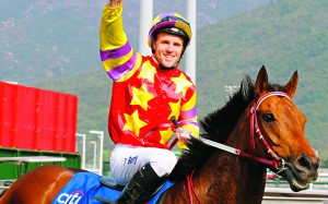Tommy Berry celebrates as he returns aboard Designs On Rome after the pair reunited to win the Hong Kong Gold Cup. Photos: Kenneth Chan