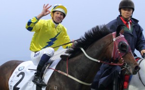 Hugh Bowman gives his “she’s apples” salute after winning the Hong Kong Derby on Werther. Photo: Kenneth Chan