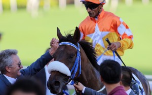 Karis Teetan shakes hands with trainer David Ferraris after completing a treble aboard Amazing Agility. Photos: Kenneth Chan