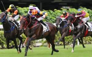 Chad Schofield guides Industrialist Way (middle) to victory at Happy Valley on June 9, 2015. Photos: Kenneth Chan