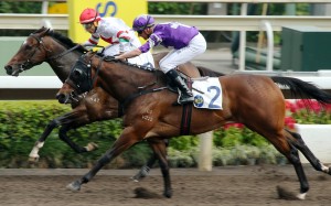 Strathclyde (right) edges out Beekely on the all-weather track on Saturday. Photos: Kenneth Chan