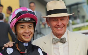 Derek Leung and John Moore pose for photos after winning the Premier Bowl with Beauty Generation. Photos: Kenneth Chan