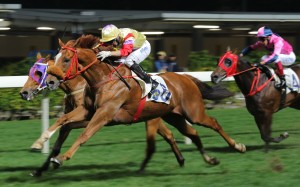 Ultimate Glory launches himself across the line as he jumps a shadow at Happy Valley in 2016. Photos: Kenneth Chan