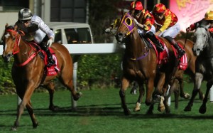 Ivictory scoots away from his rivals at Happy Valley on Wednesday night. Photos: Kenneth Chan