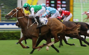 Tommy Berry guides Pakistan Friend to victory. Photos: Kenneth Chan
