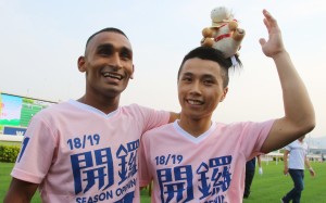 Karis Teetan with Matthew Poon after winning the jockeys’ sprint at Sha Tin on Saturday. Photos: Kenneth Chan