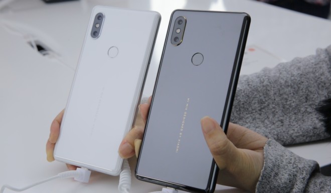 Xiaomi's Mi MIX 2S has a dual-camera and a fingerprint sensor at the back. (Picture: Abacus)