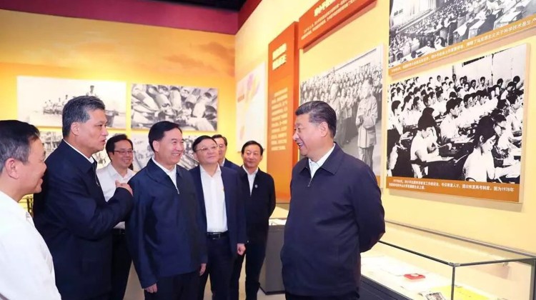 Chinese President Xi Jinping (right) visits an exhibition in Shenzhen on Guangdong's leading role in reform and opening up 40 years ago. Source: People's Daily