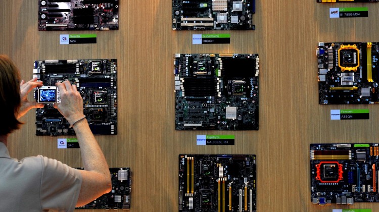 US senators call for probe into China hacking claims