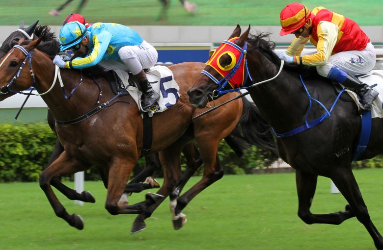 Sam Clipperton gets low and pushes E Master (left) to victory at Sha Tin yesterday. Photos: Kenneth Chan